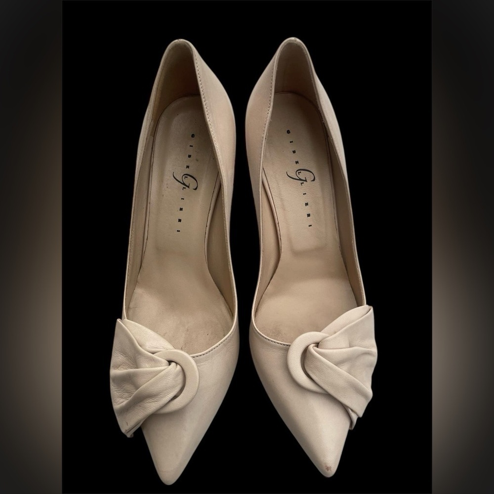 Gibe L lieri Beige Pointed Toe Heels with Bow Accent